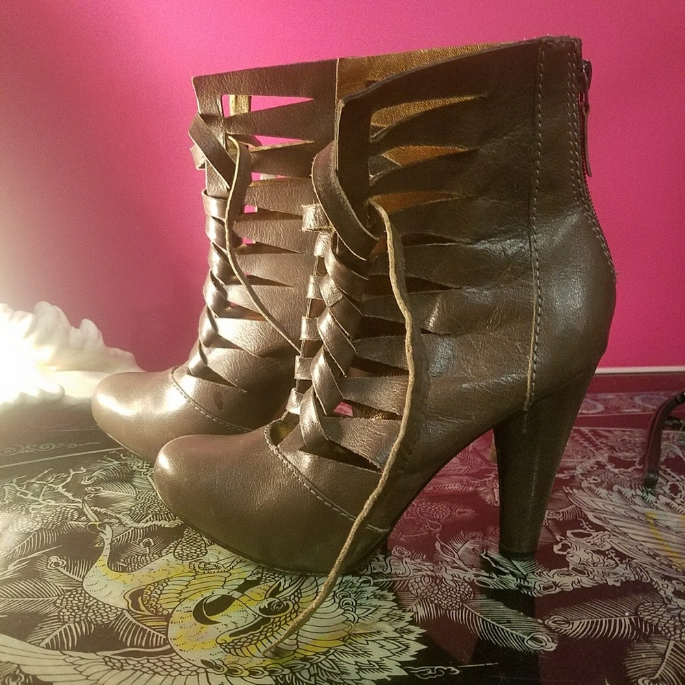 CYNTHIA VINCENT "Cut out Booties"